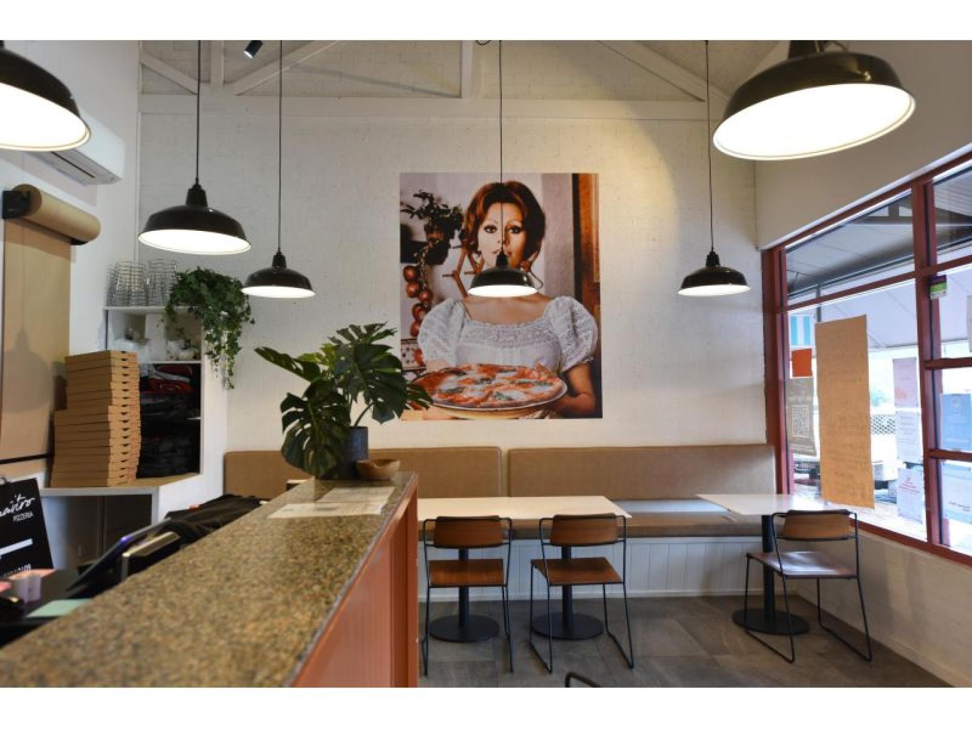 Stylish Licensed Pizza Restaurant 566933 1