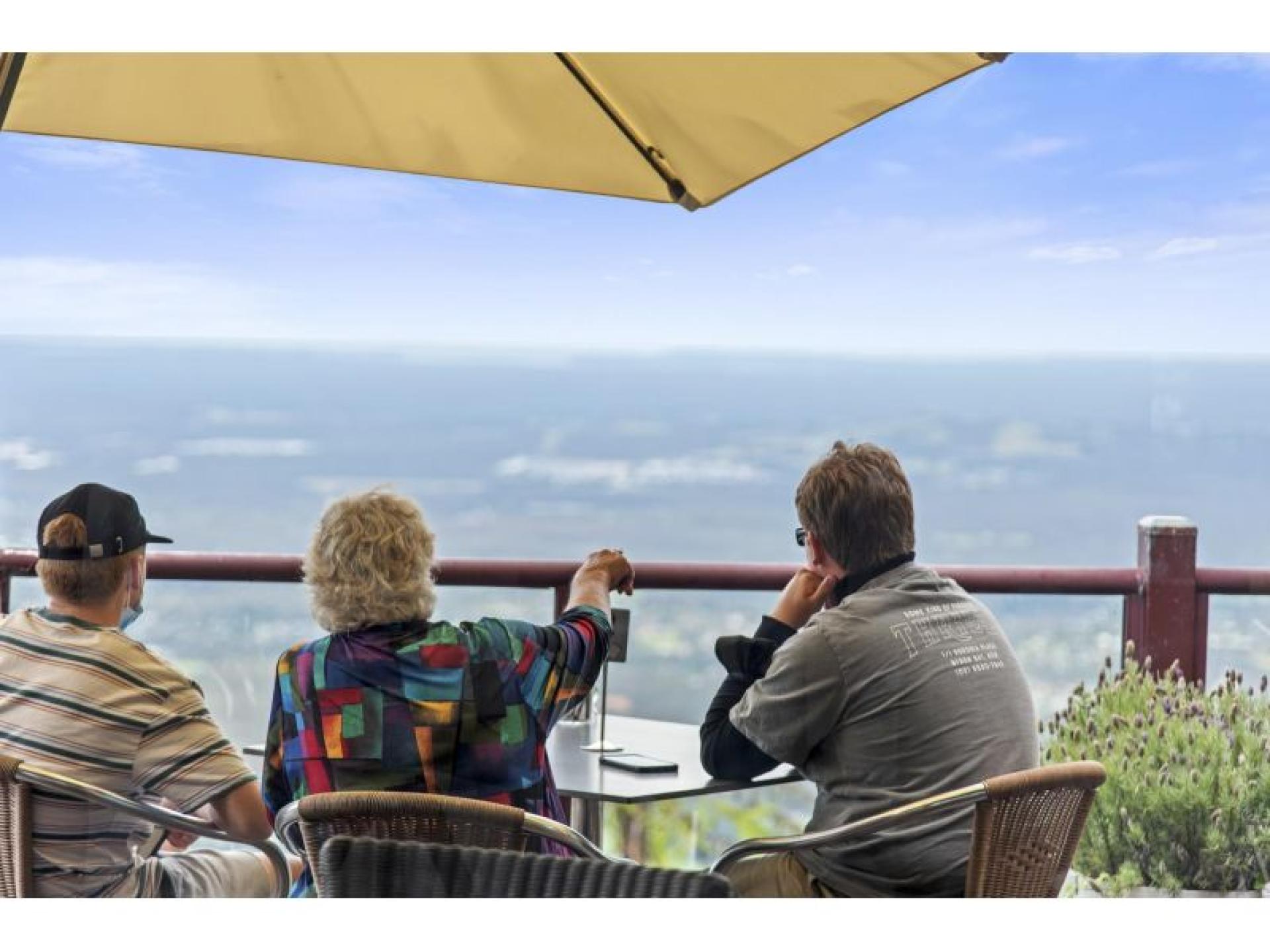 Licensed Café & Events 567120 3