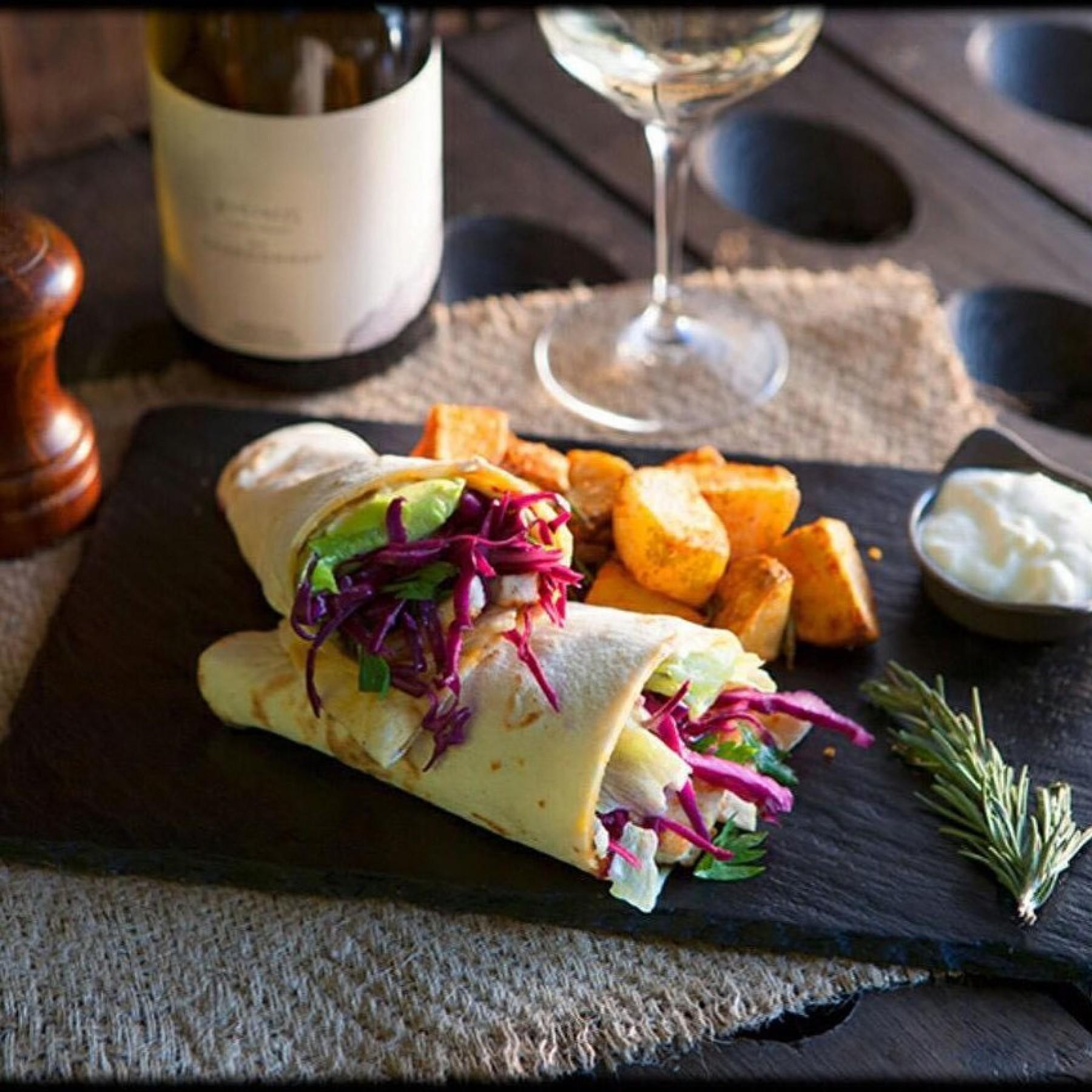 Restaurant With Commercial/catering/production Kitchen 568569 1