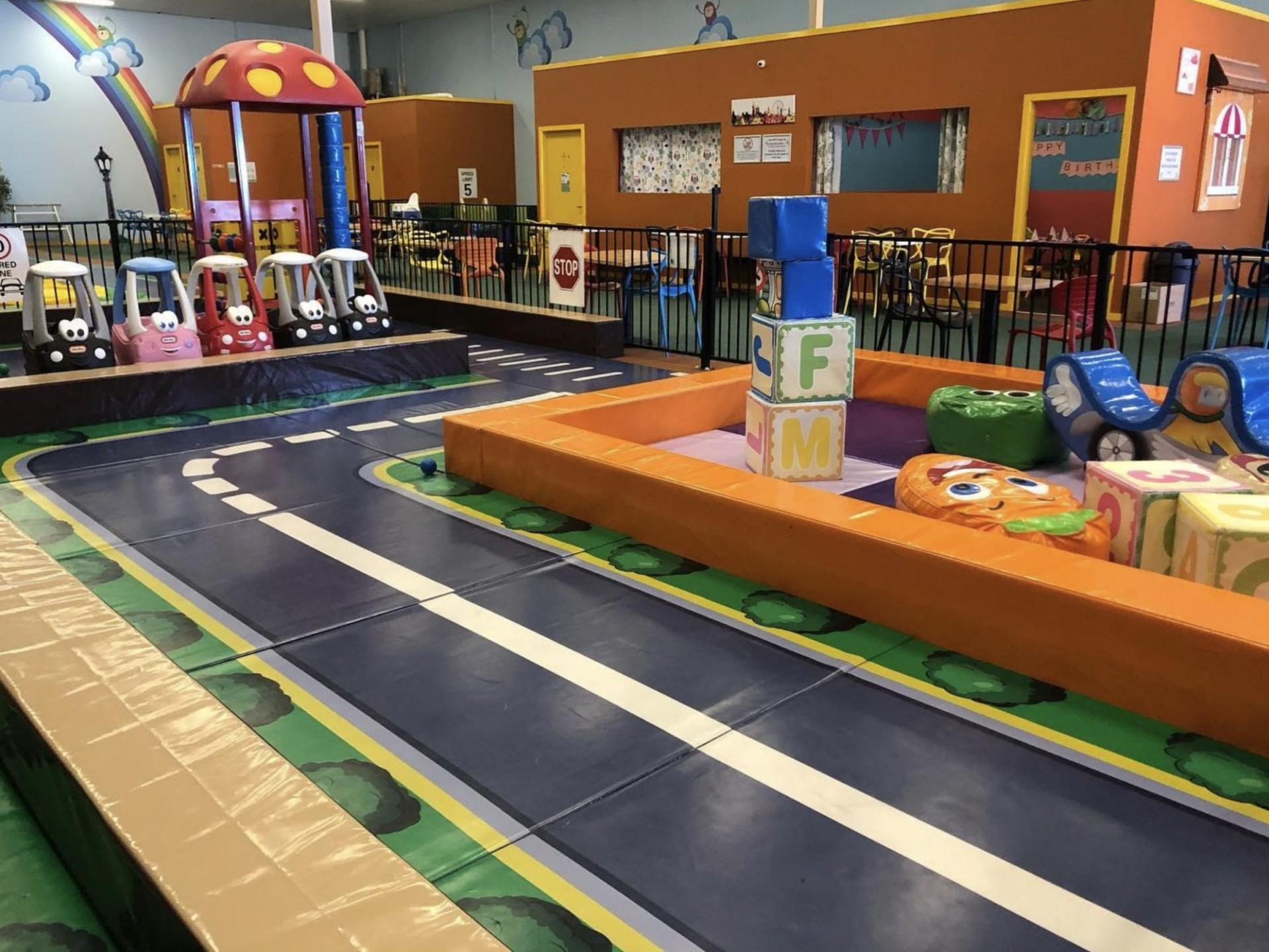 Children's Play Centre And 571145 3