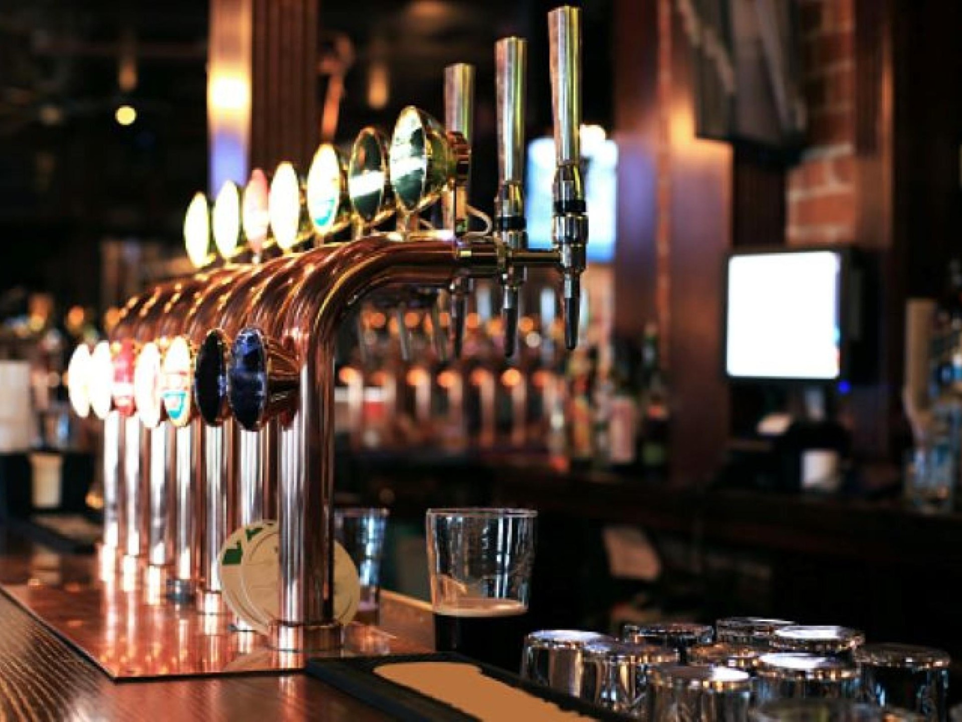 Waterfront Tavern -captive Clientele 573331 1