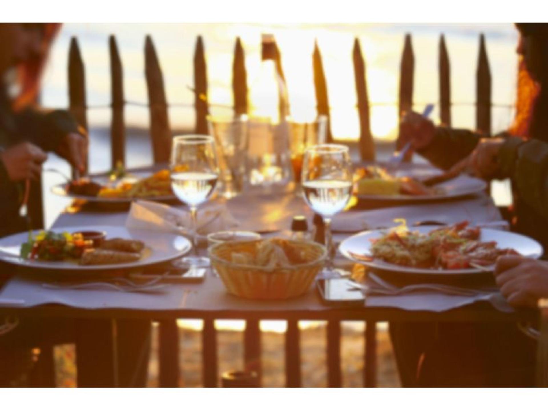 Well-established Eatery With Stunning 574691 1