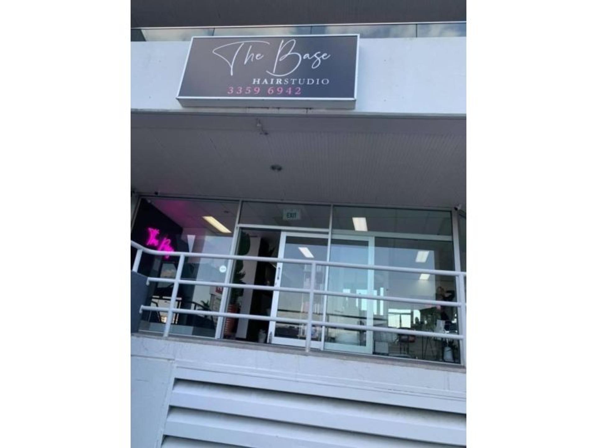 Very Busy Hair Salon 575573 2