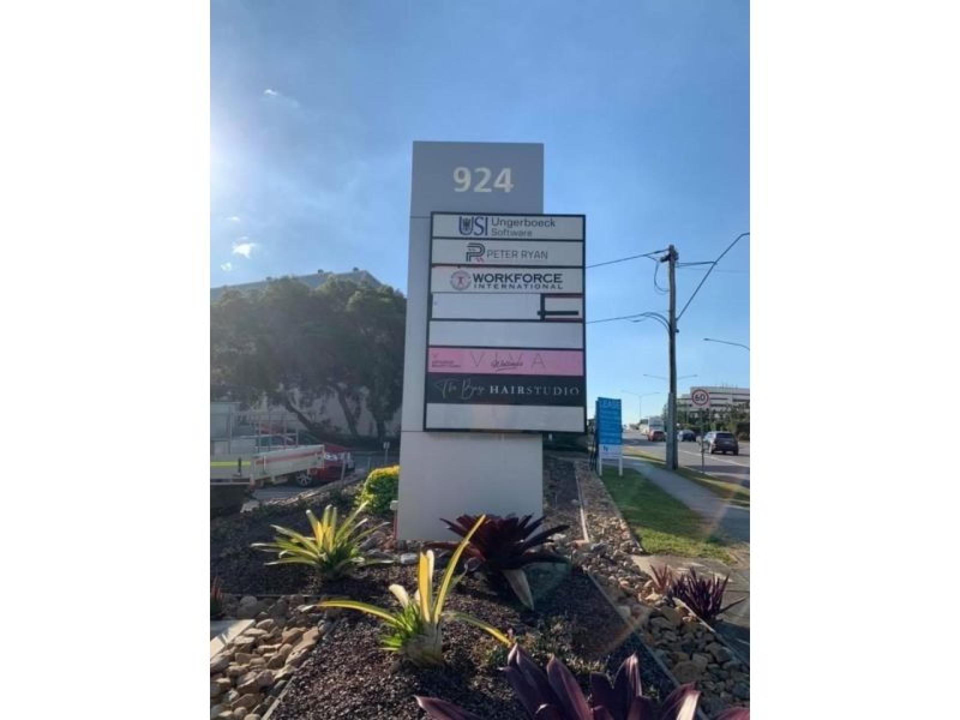 Very Busy Hair Salon 575573 1