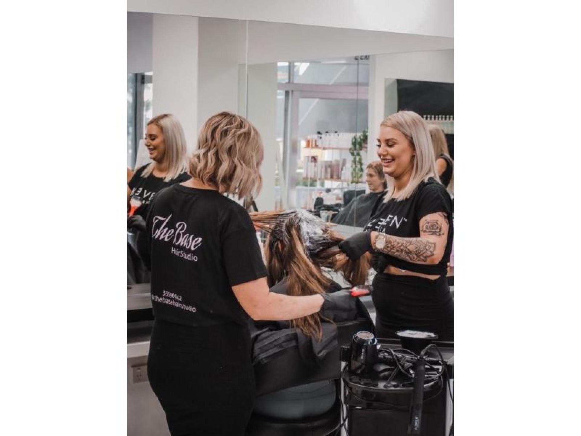 Very Busy Hair Salon 575573 3