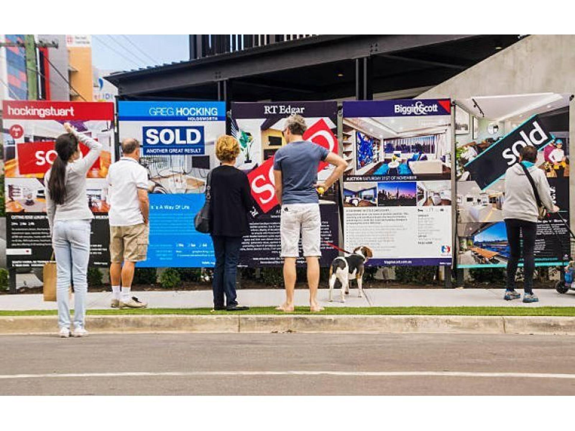 Real Estate Board Signage 575575 1