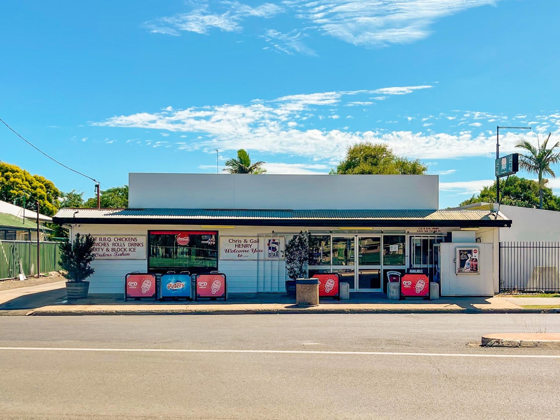 Independent Convenience Store & 576440 1
