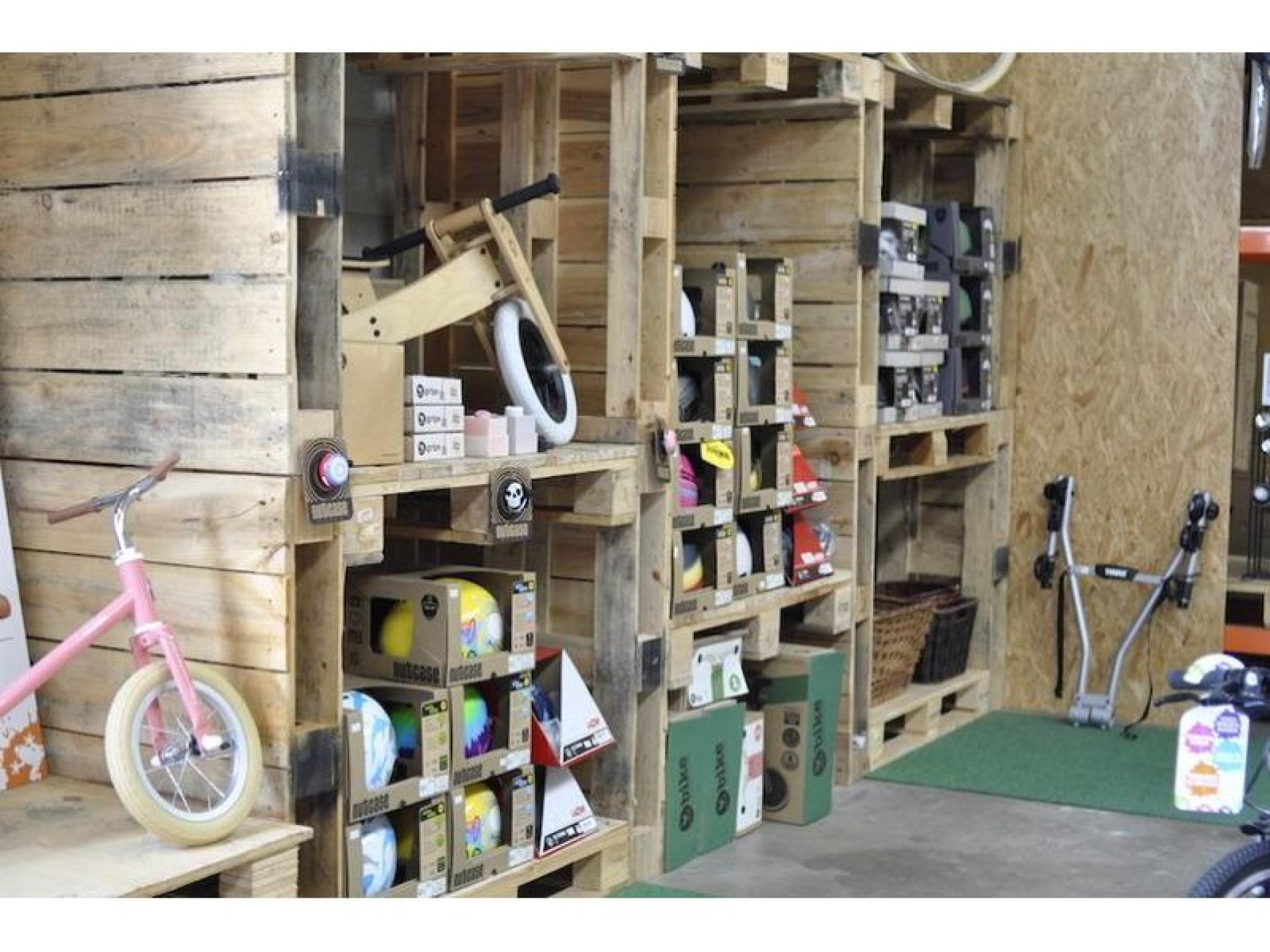 Sold-nationally Renowned Retail And 576940 3