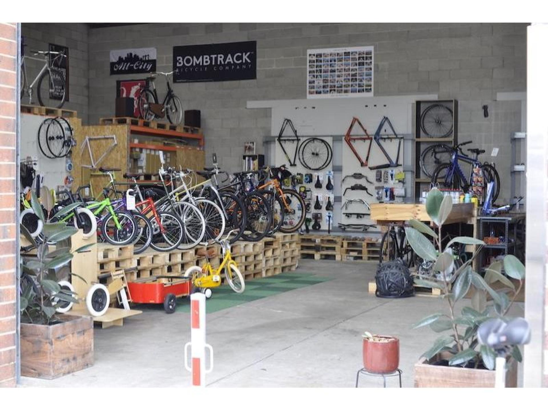 Sold-nationally Renowned Retail And 576940 2