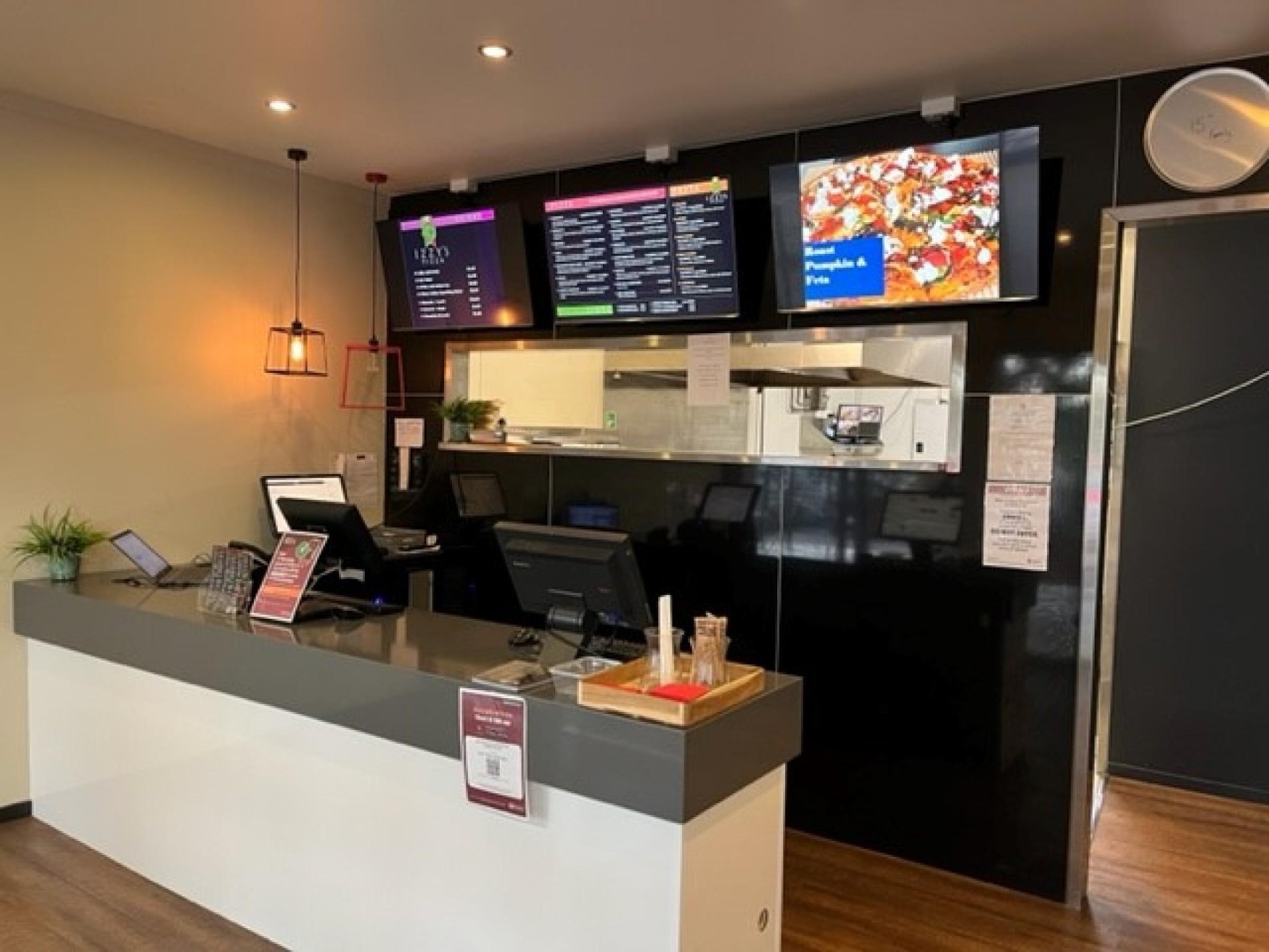 Izzy's Pizzeria Pizza & 577788 2