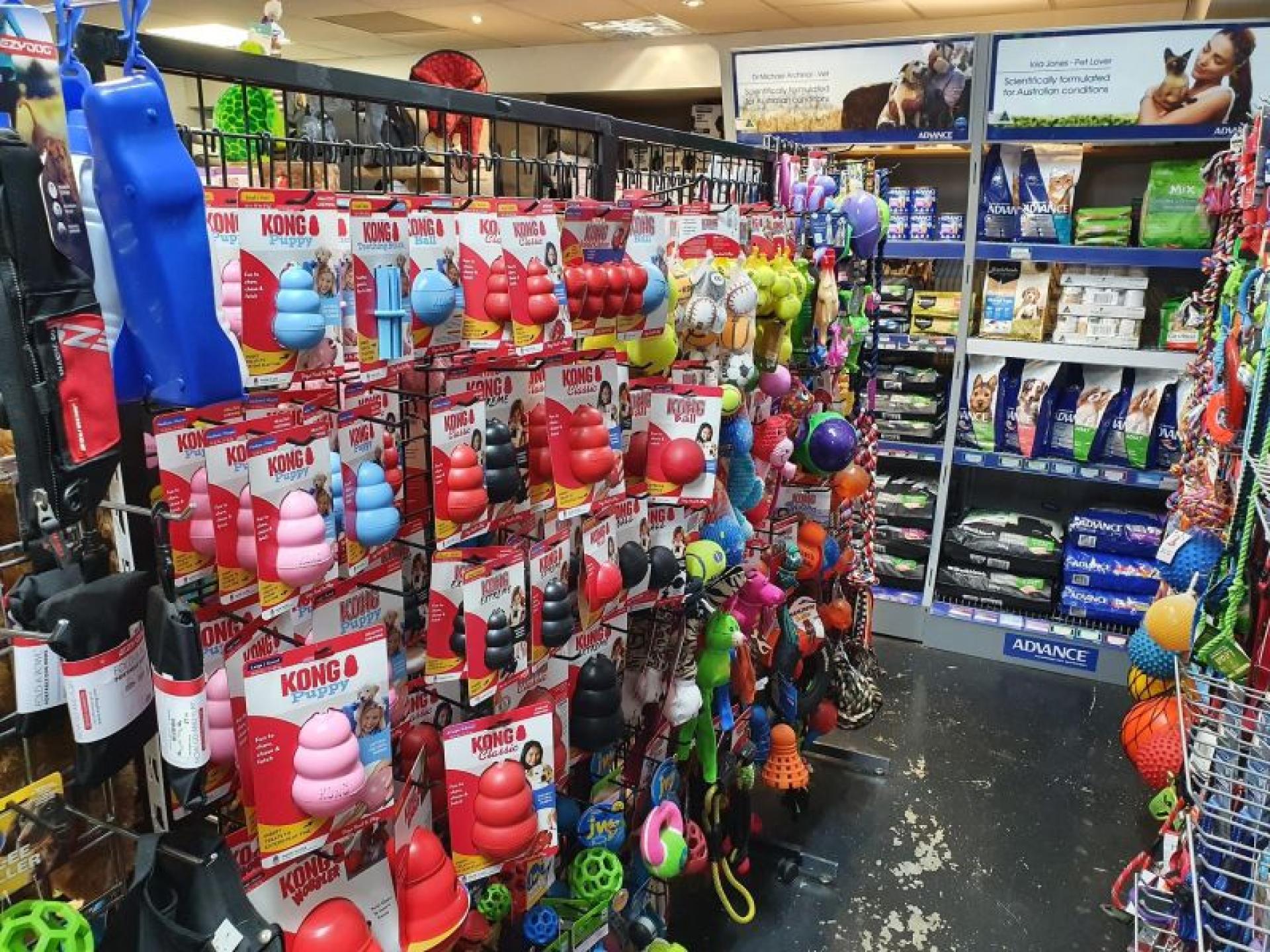Under Offer-retail Pet Supplies 580522 3