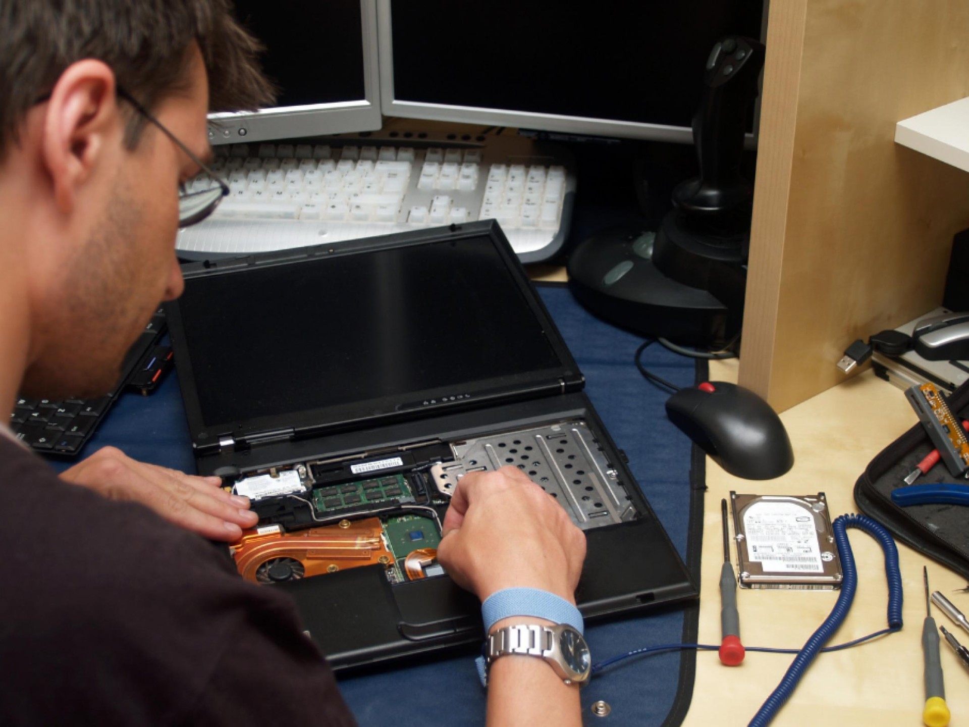 Fix My Laptop Business 581071 3