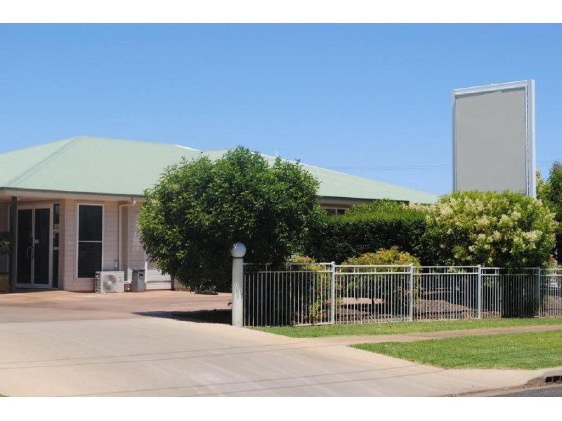 2536ml - Huge Rent 583046 2