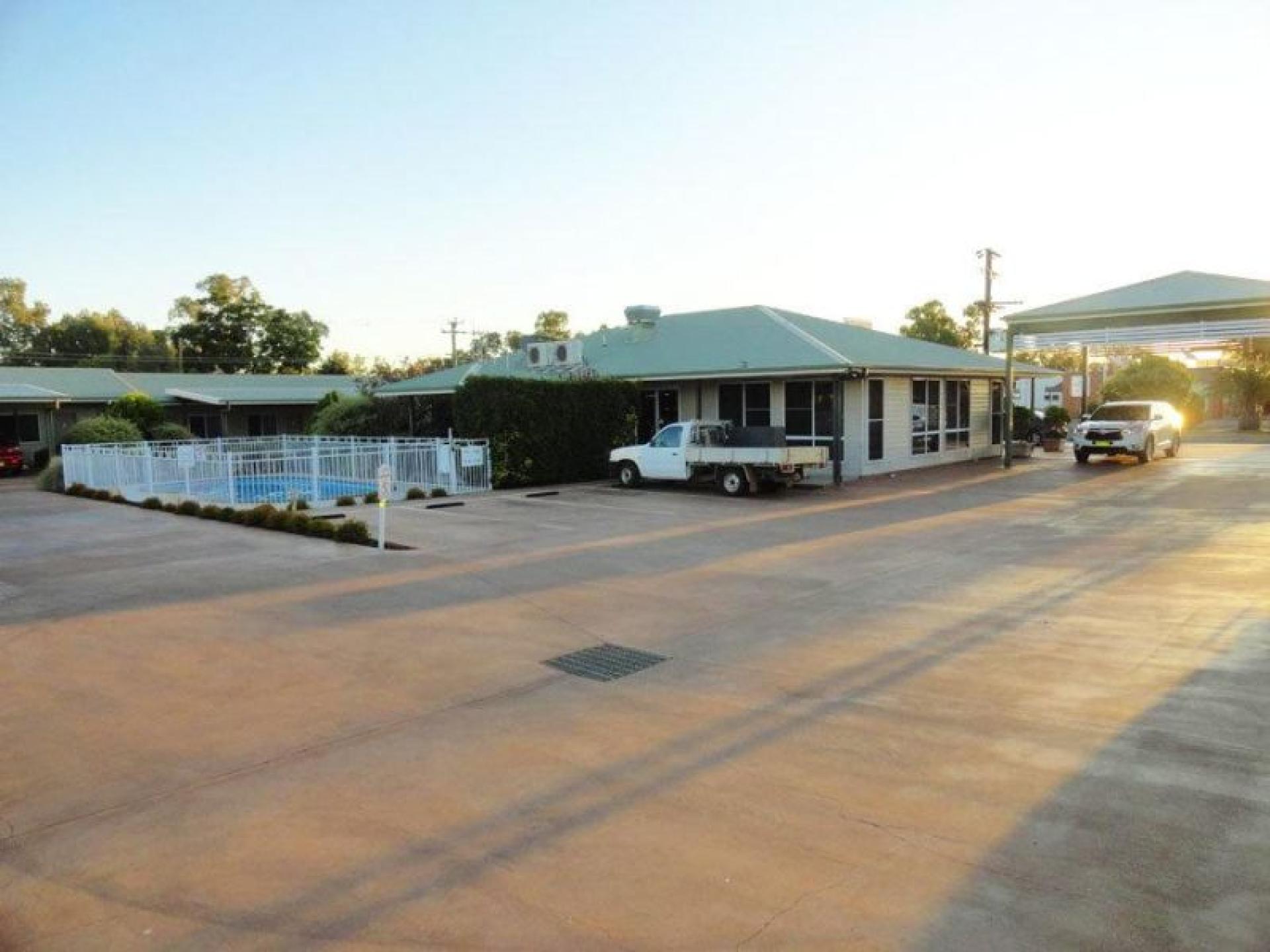 2536ml - Huge Rent 583046 1