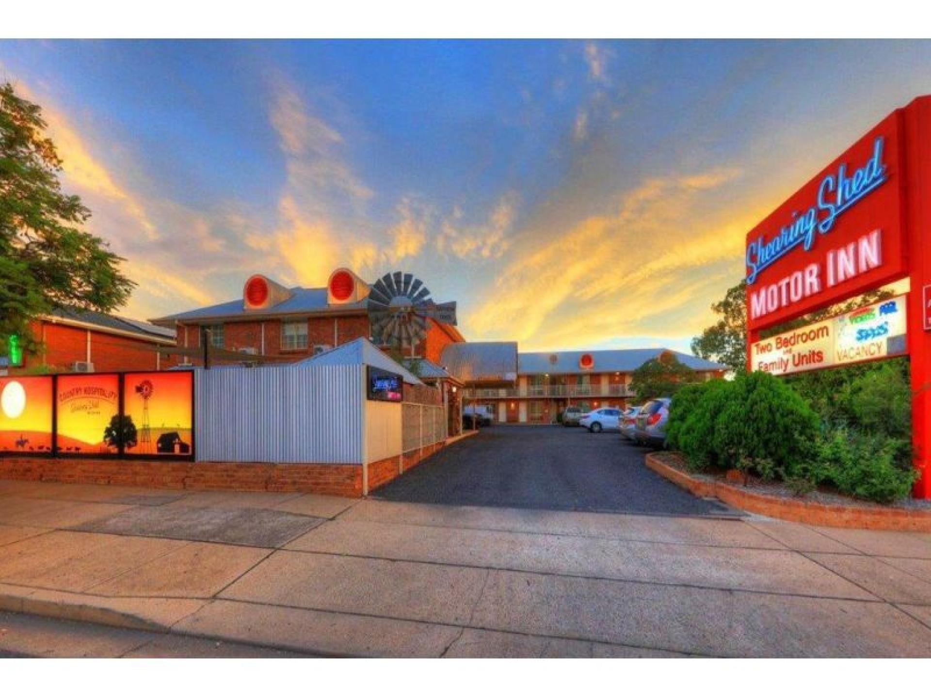 Huge Profits Excellent Presentation 583057 1