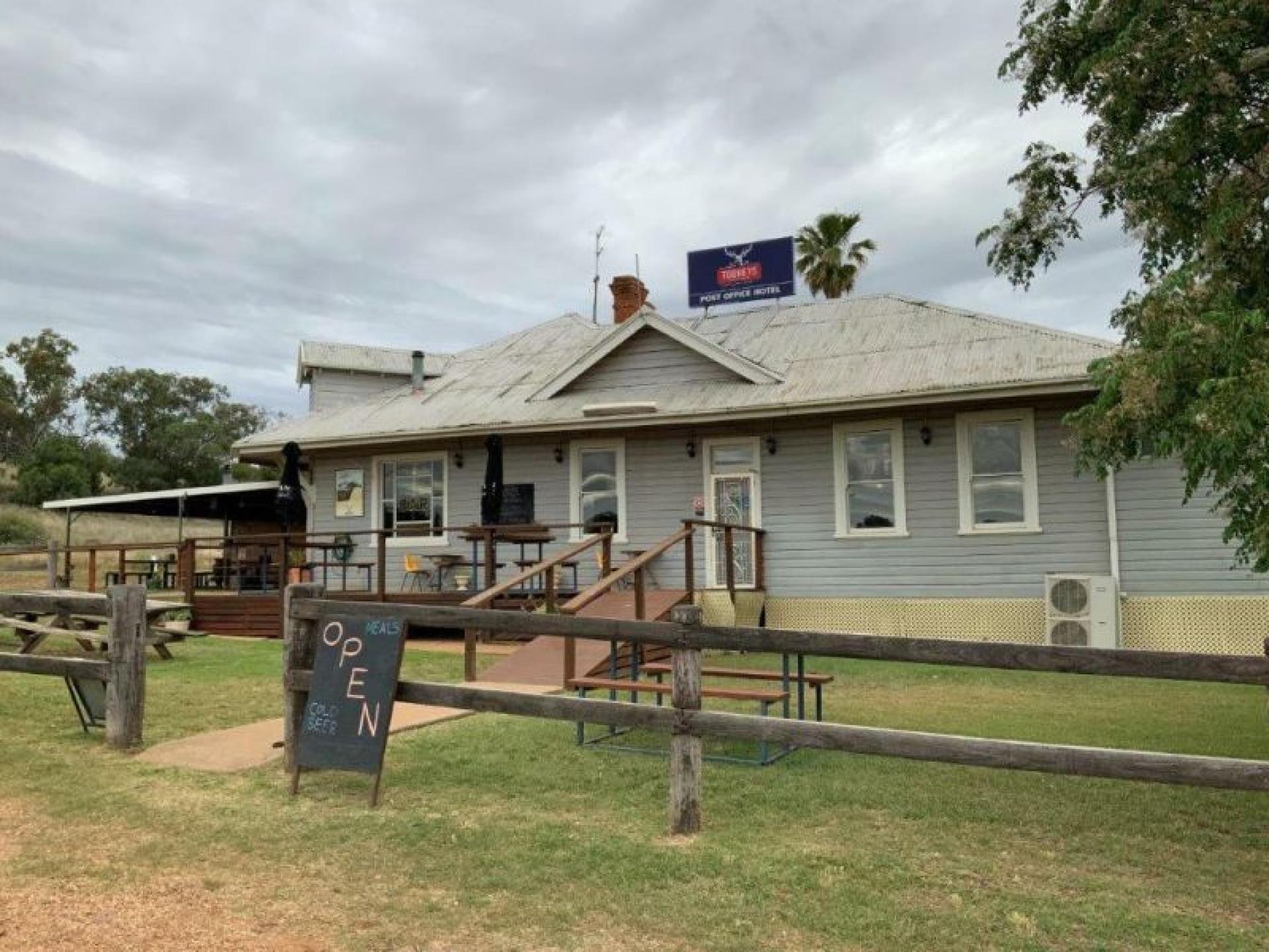 Freehold Country Pub Plus 583151 3