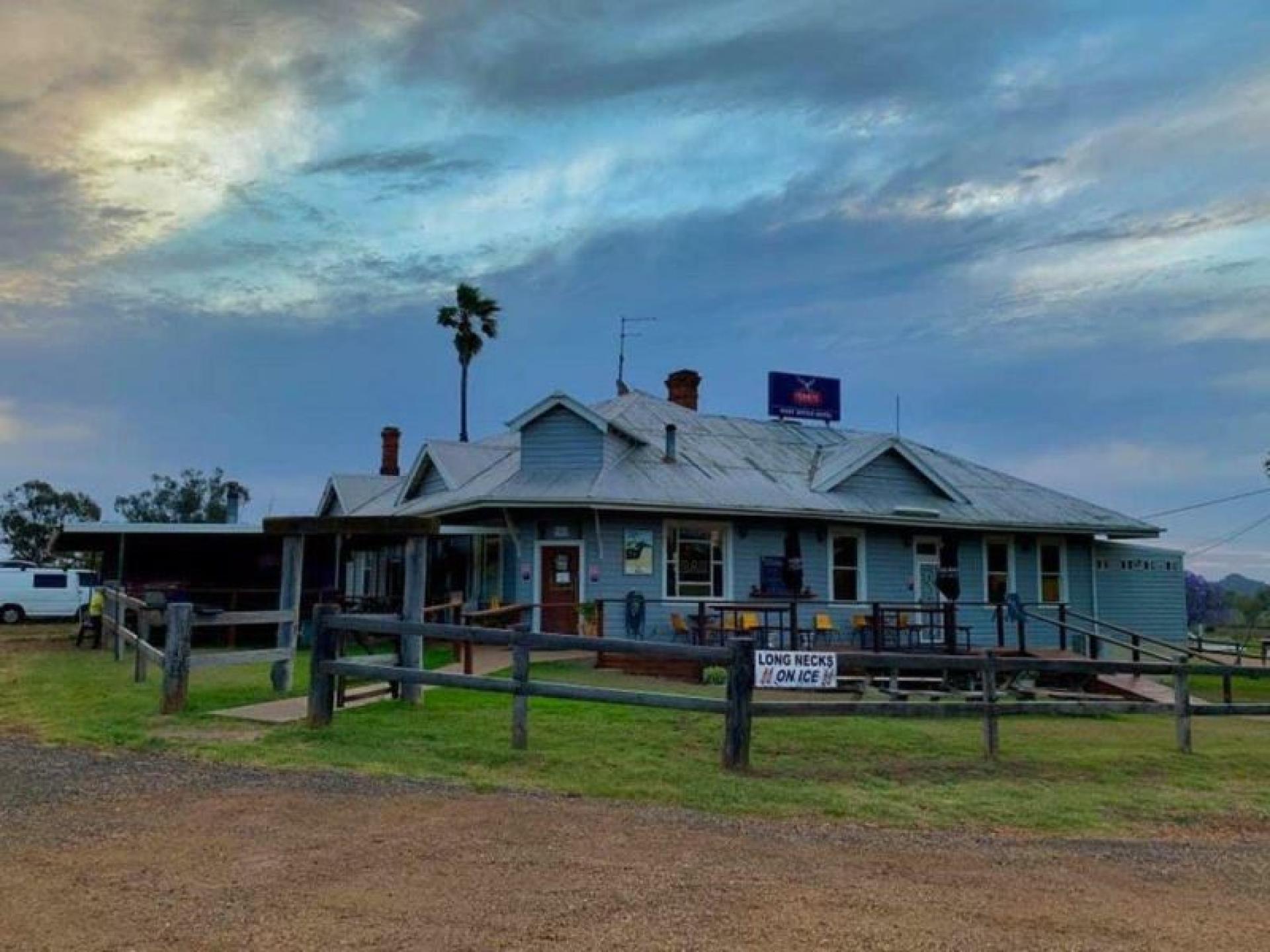 Freehold Country Pub Plus 583151 1