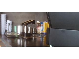 HOLE IN THE WALL CAFE FOR SALE 70kg COFFEE UNDER MANAGEMENT, SYDNEY NORTH SHORE.