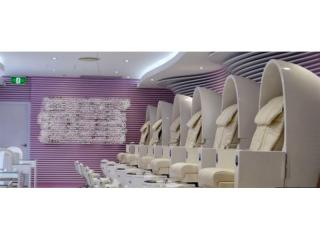 Busy Lower North Shore Nail Salon In The Heart Of A Busy Shopping Precinct.
