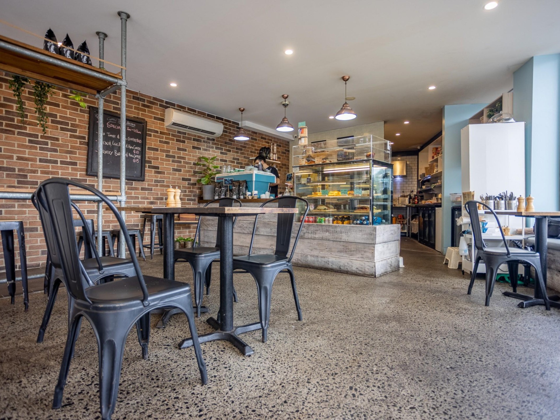 Under Management Cafe | 584505 2