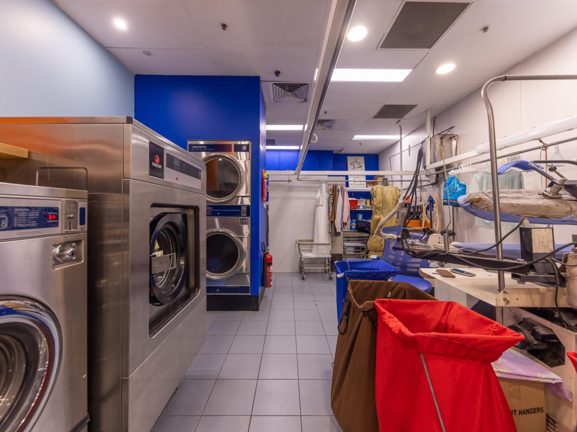 Dry Cleaner | Premium 584824 3