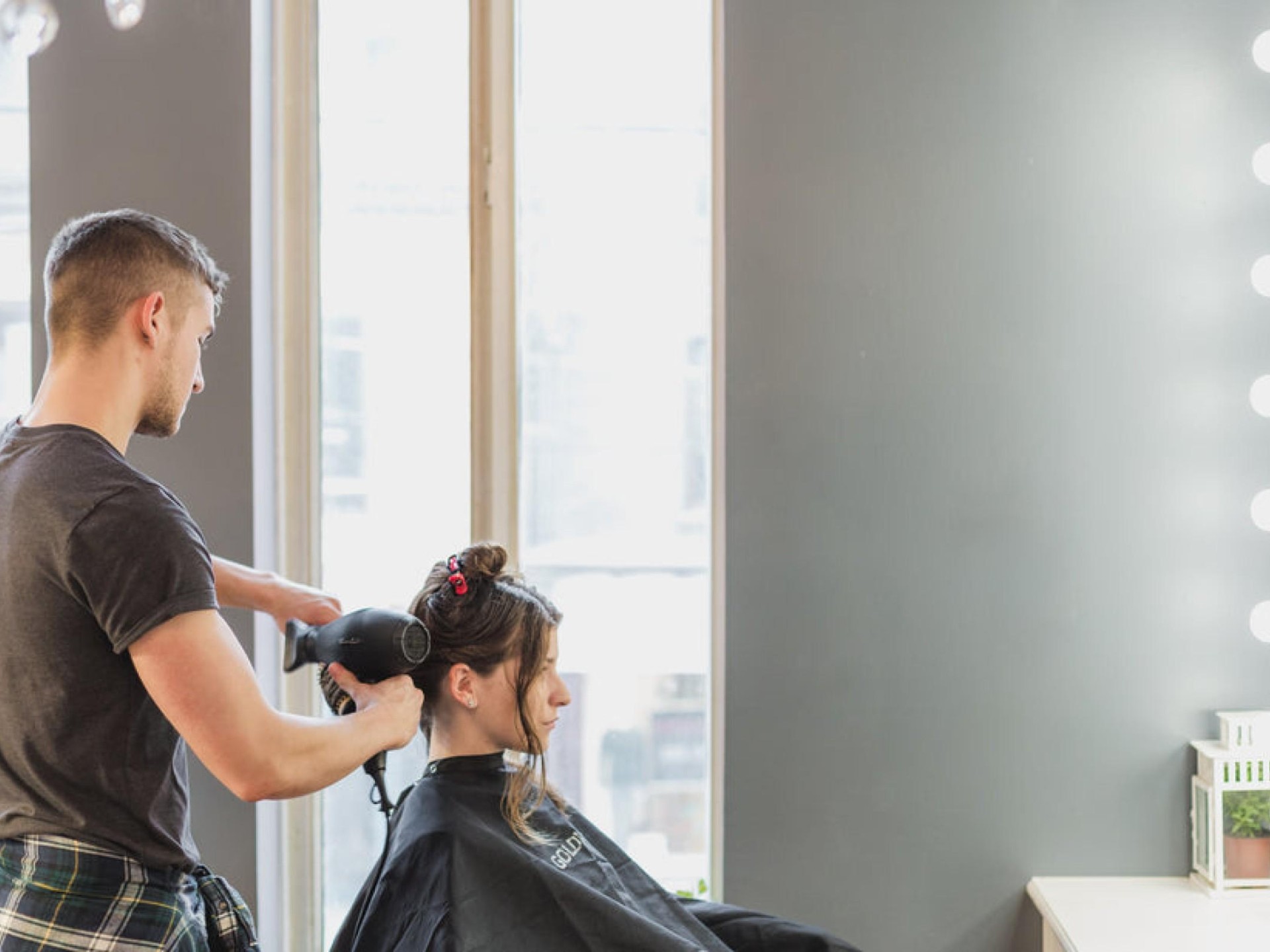 Hair Salon With Low 584867 1