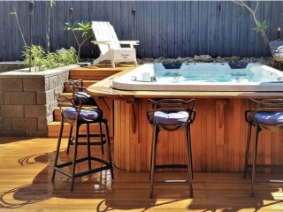 Outdoor Spa Retail Sales Store. Profitable, Best in class.