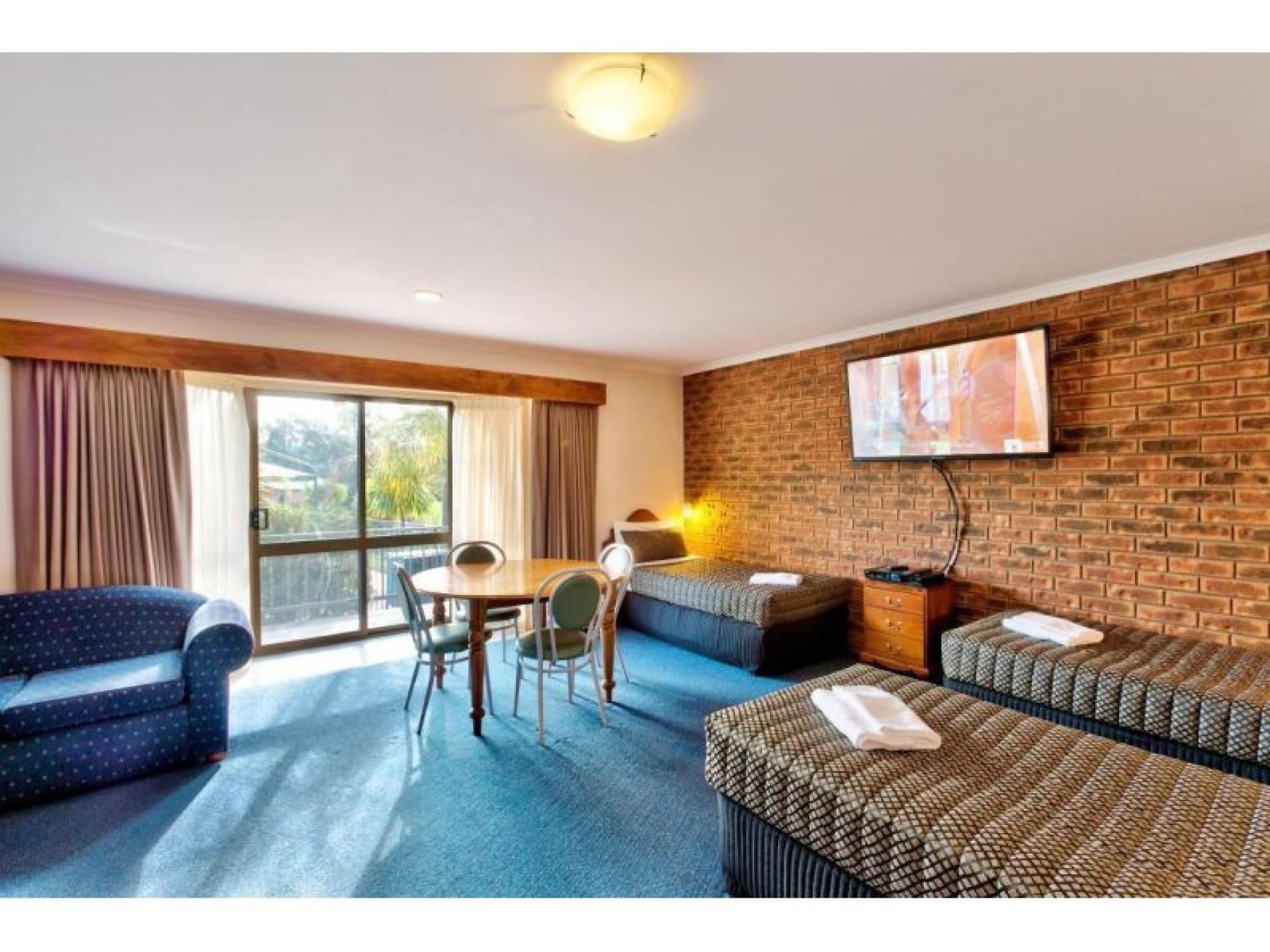 Sold - Hume Country 585932 3