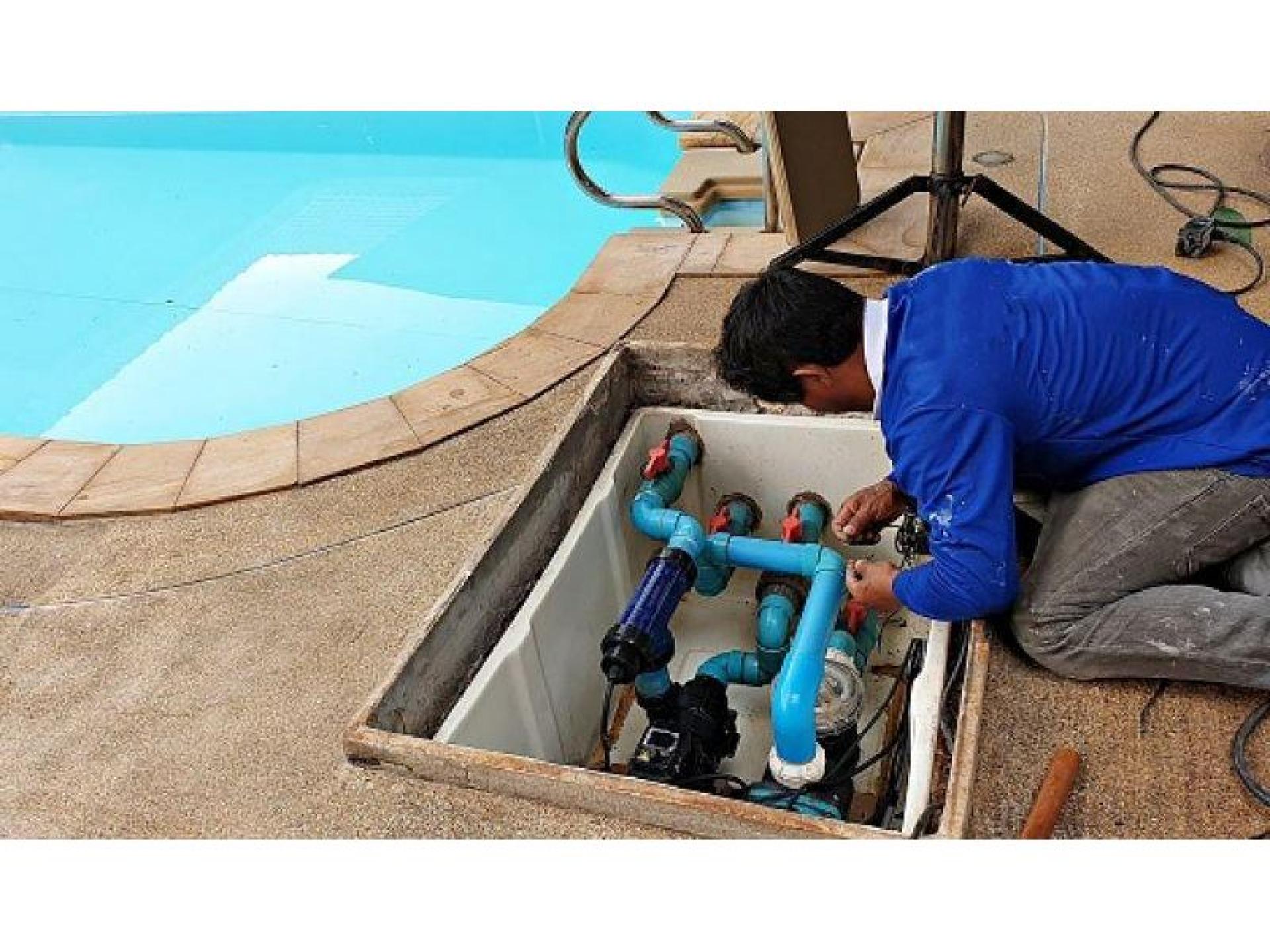 Swimming Pool Cleaning And 587089 1