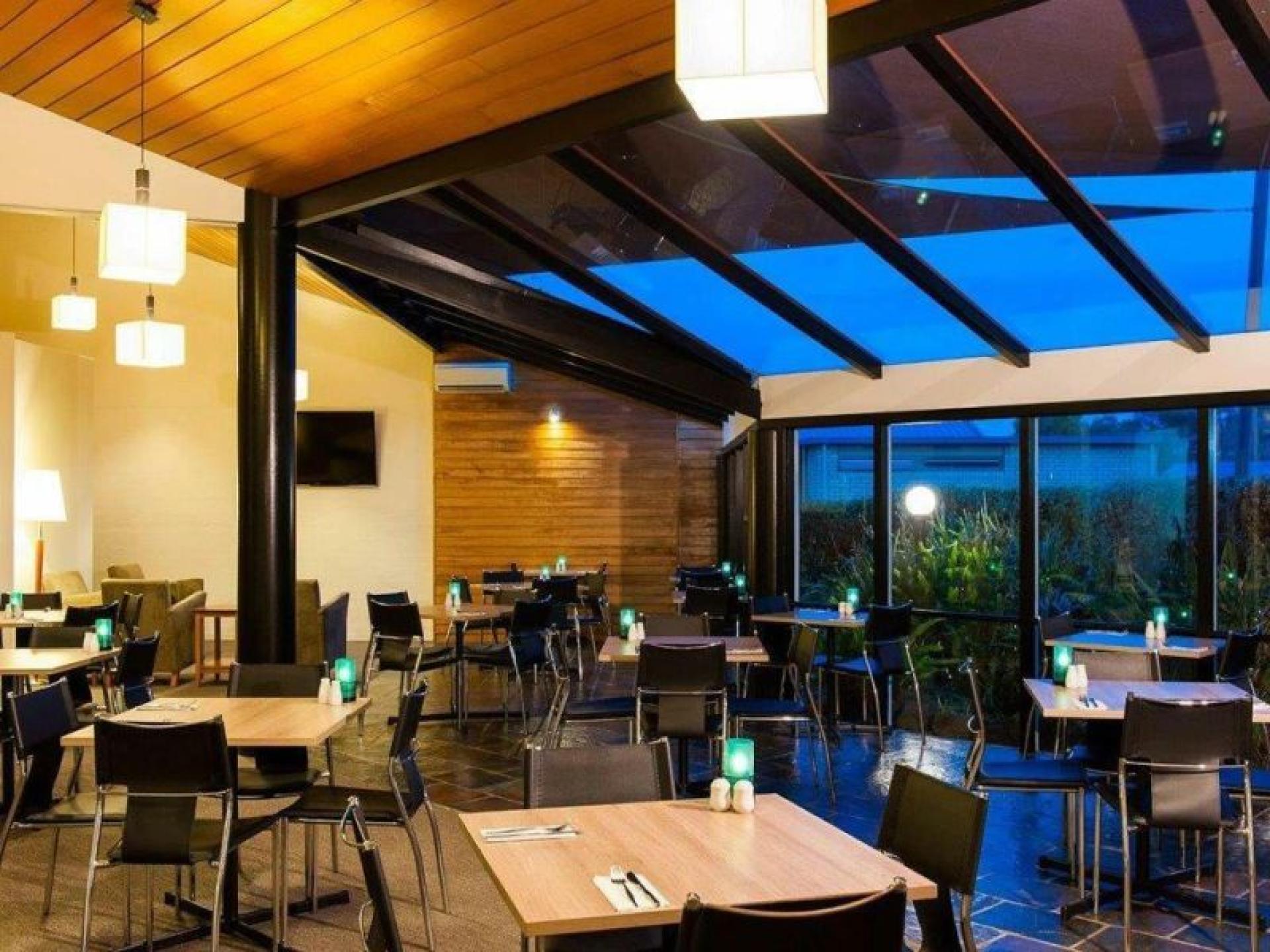 A Cracking Motel That 588384 3