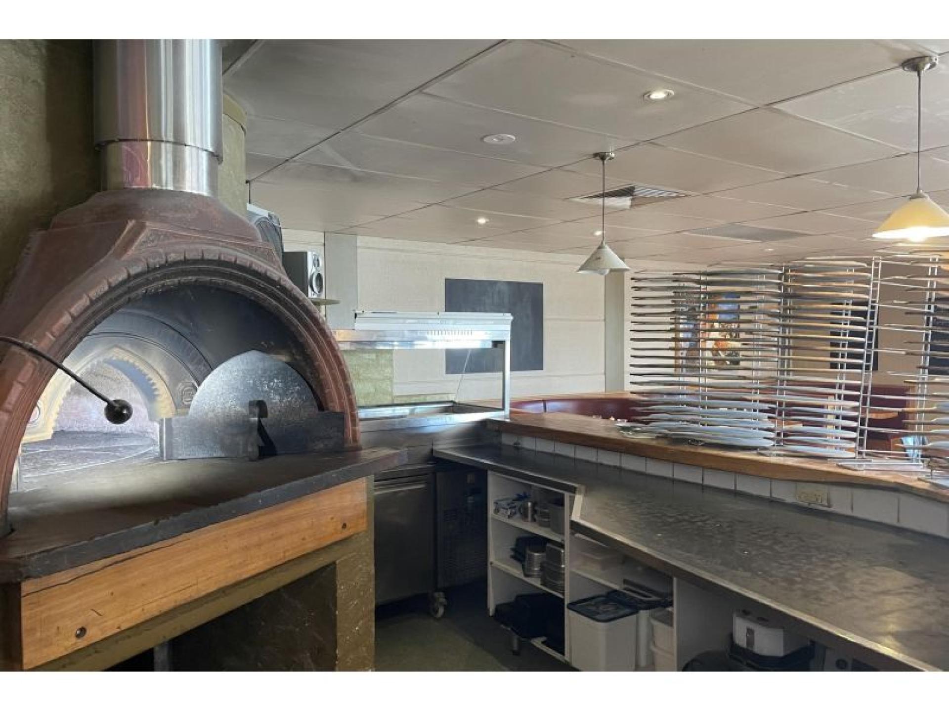 Irresistible Pizza Restaurant Business 590850 1