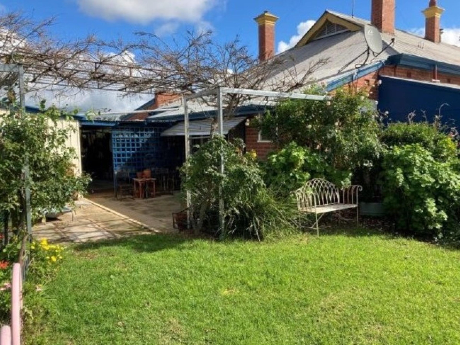 Country Post Office & 590979 3