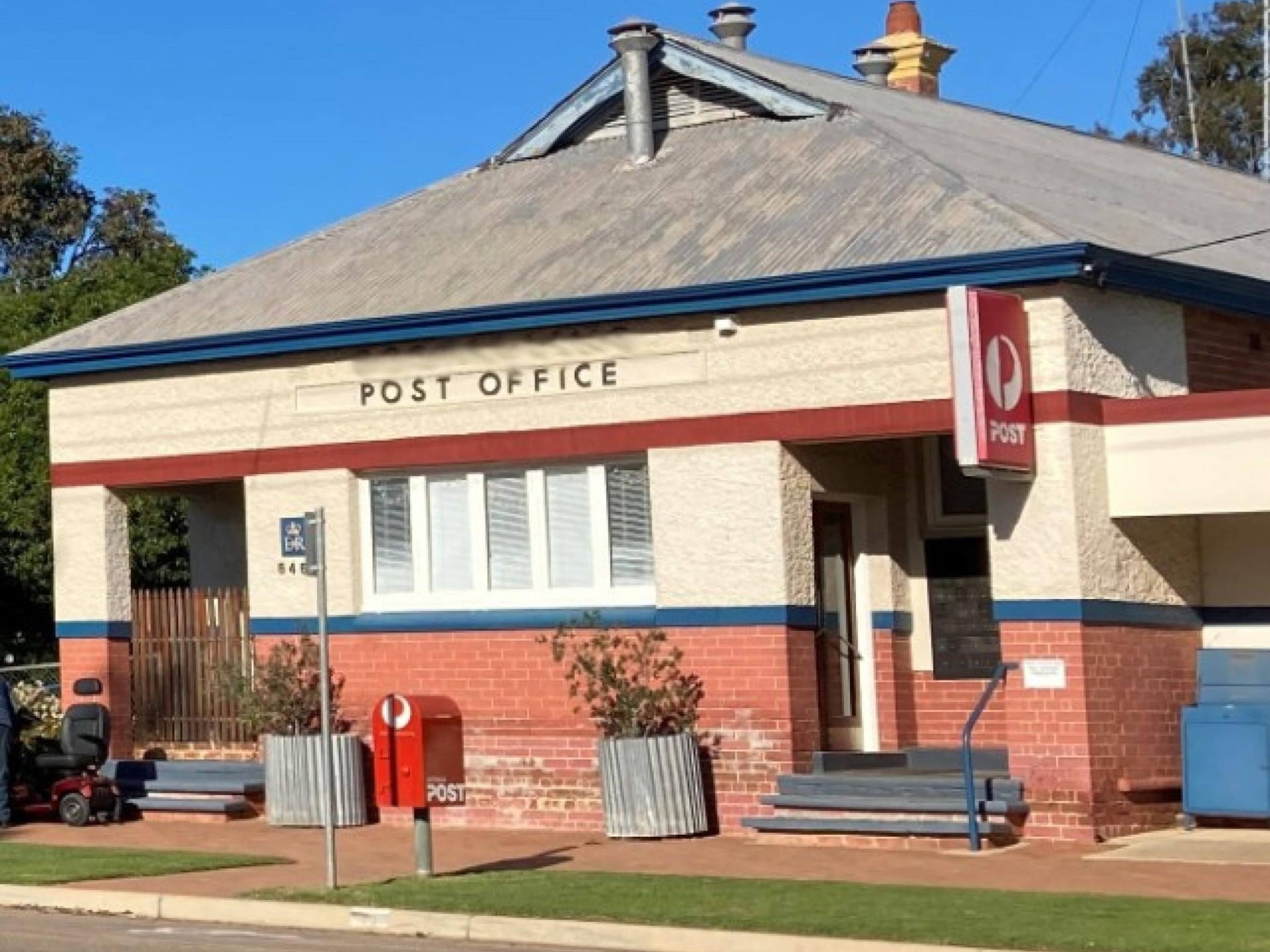 Country Post Office & 590979 1