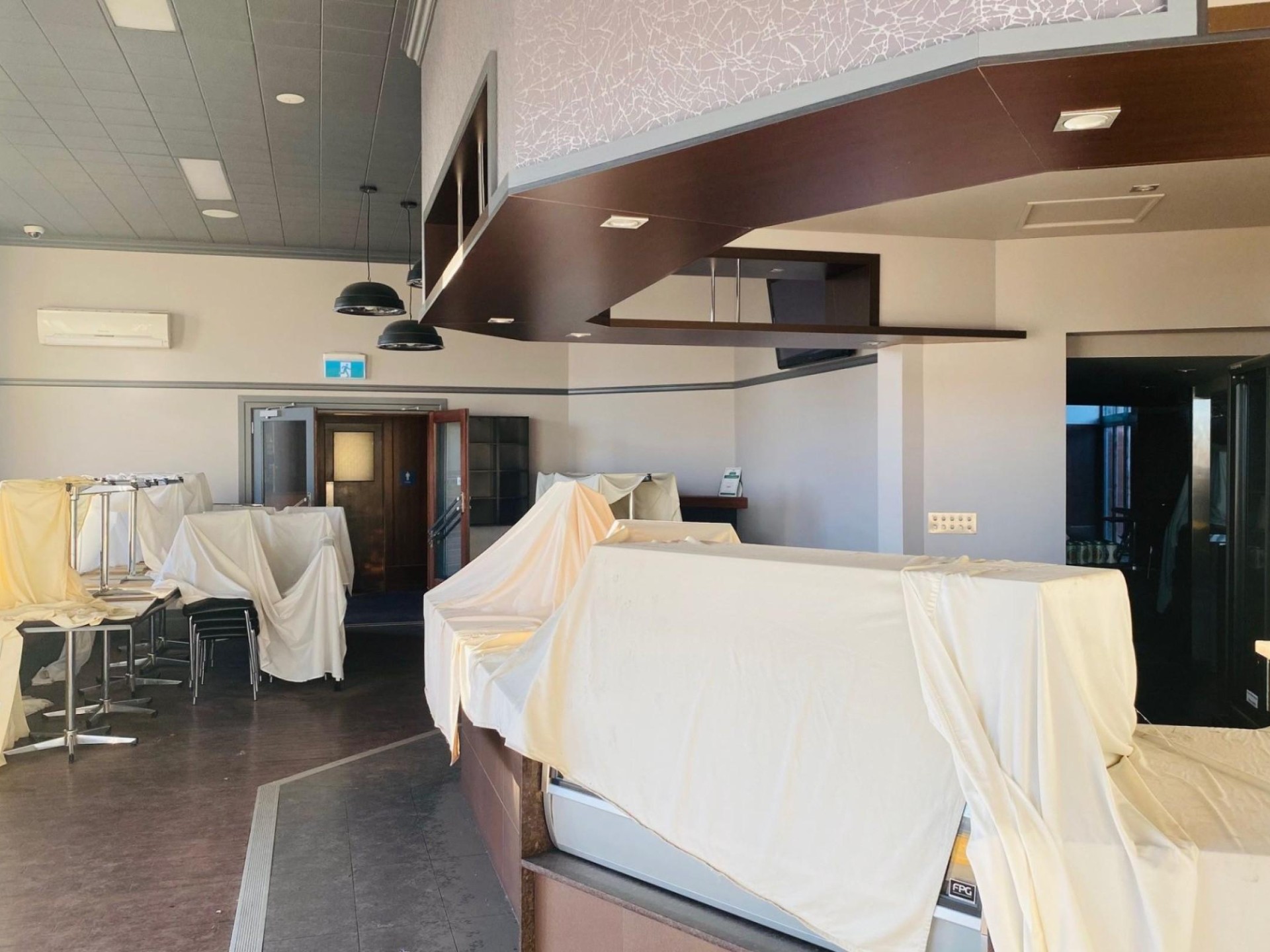 Unreserved Auction - Commercial 592510 2