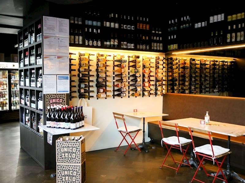Exclusive Wine Bar & 593114 2