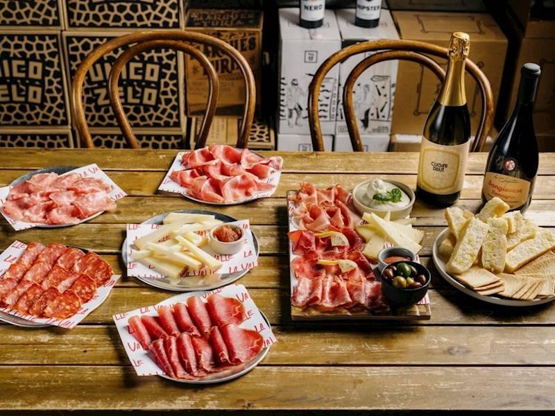 Exclusive Wine Bar & 593114 3