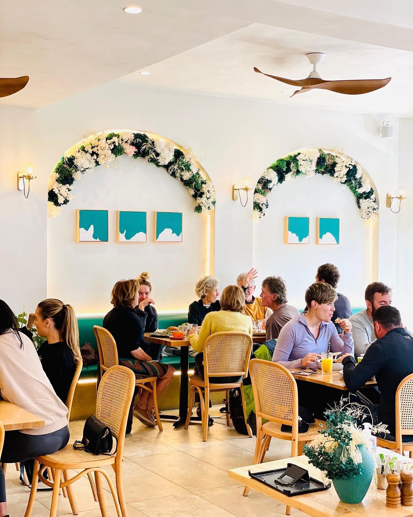 Stunning Modern Café With 593213 2