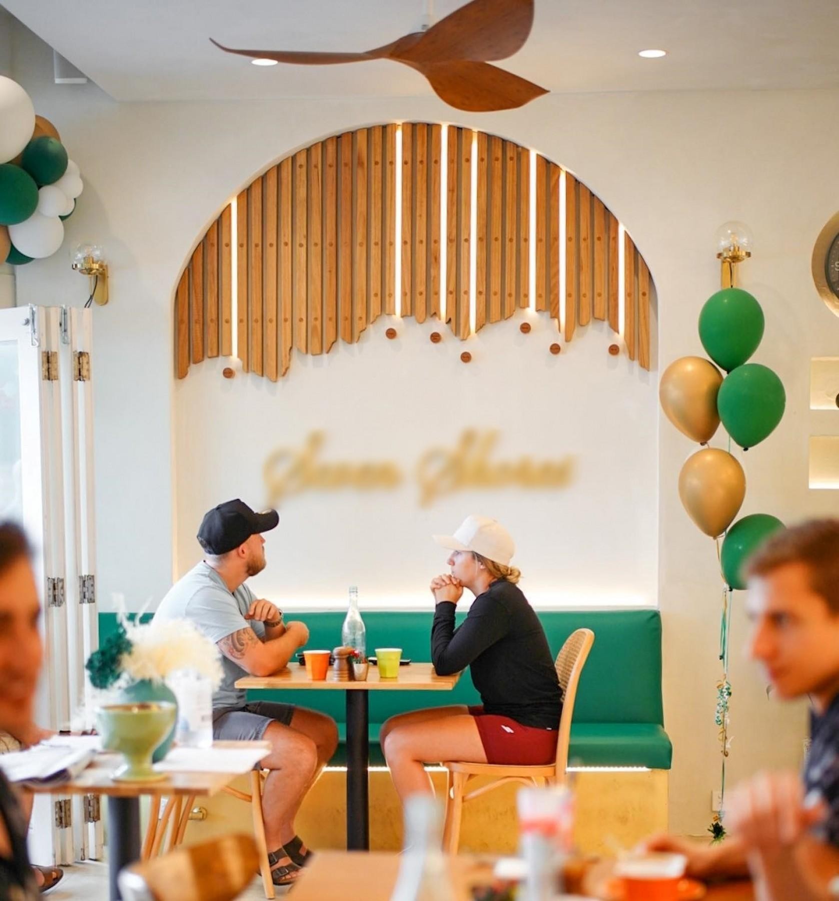 Stunning Modern Café With 593213 3