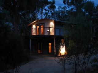 The Odd Frog – Luxury Accommodation Property over 10 acres - Bright, VIC