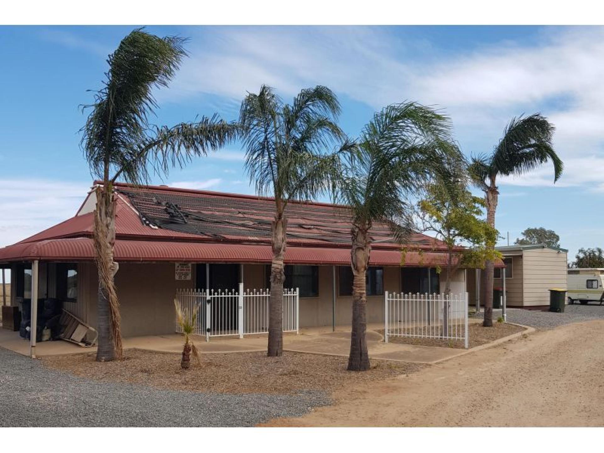 Sold-freehold Cabin And Caravan 594225 2