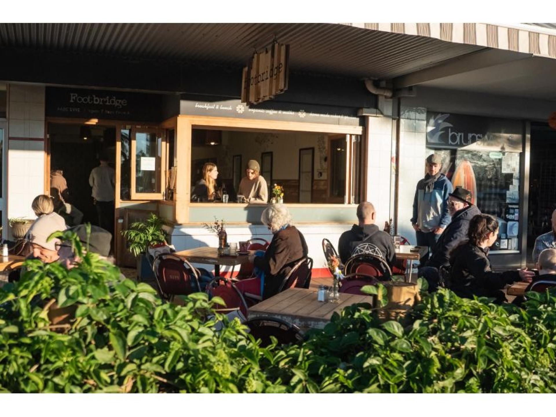 Under Offer - Waterfront 594276 3