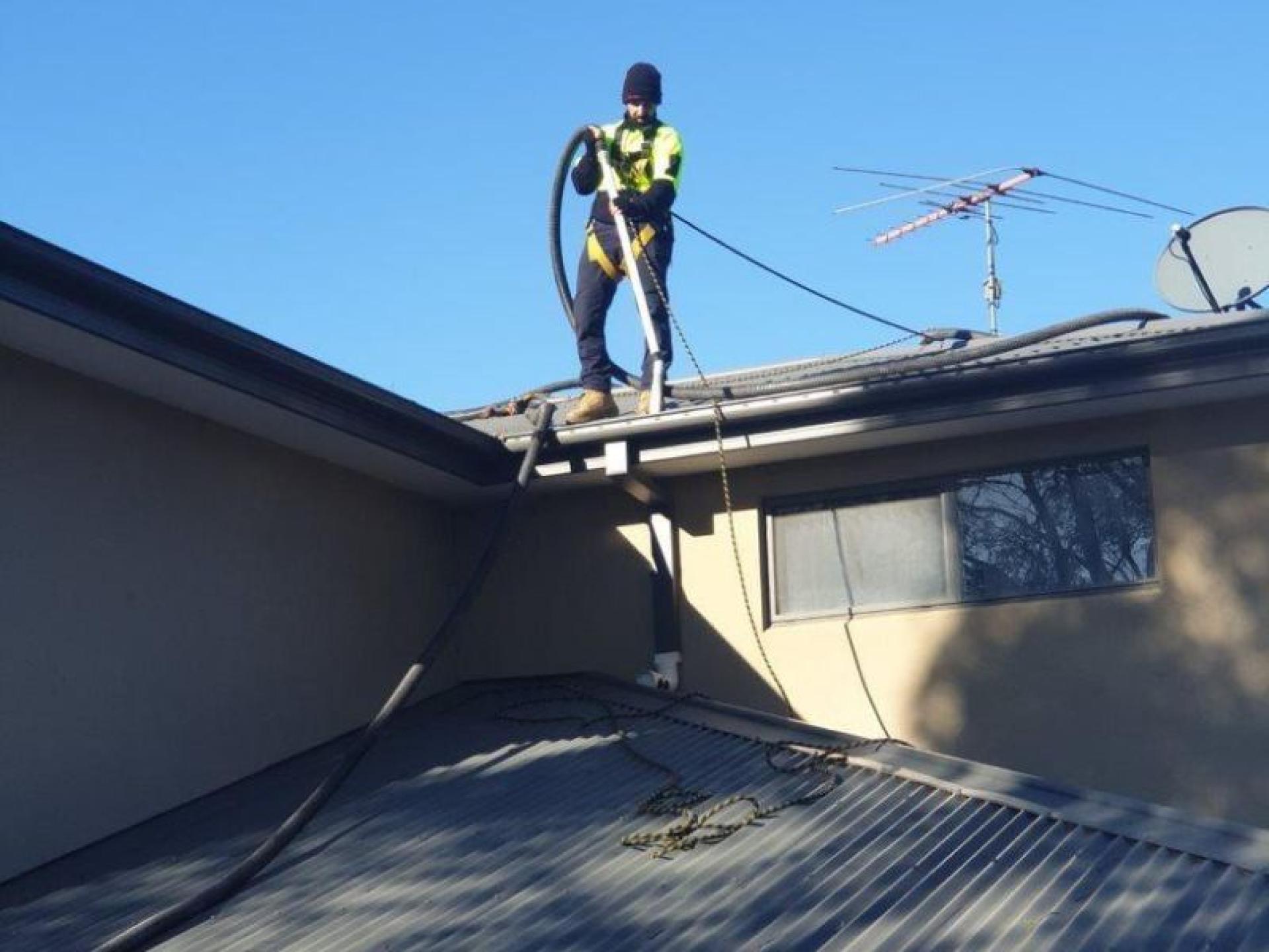 Sold - Gutter- Vac 594375 2