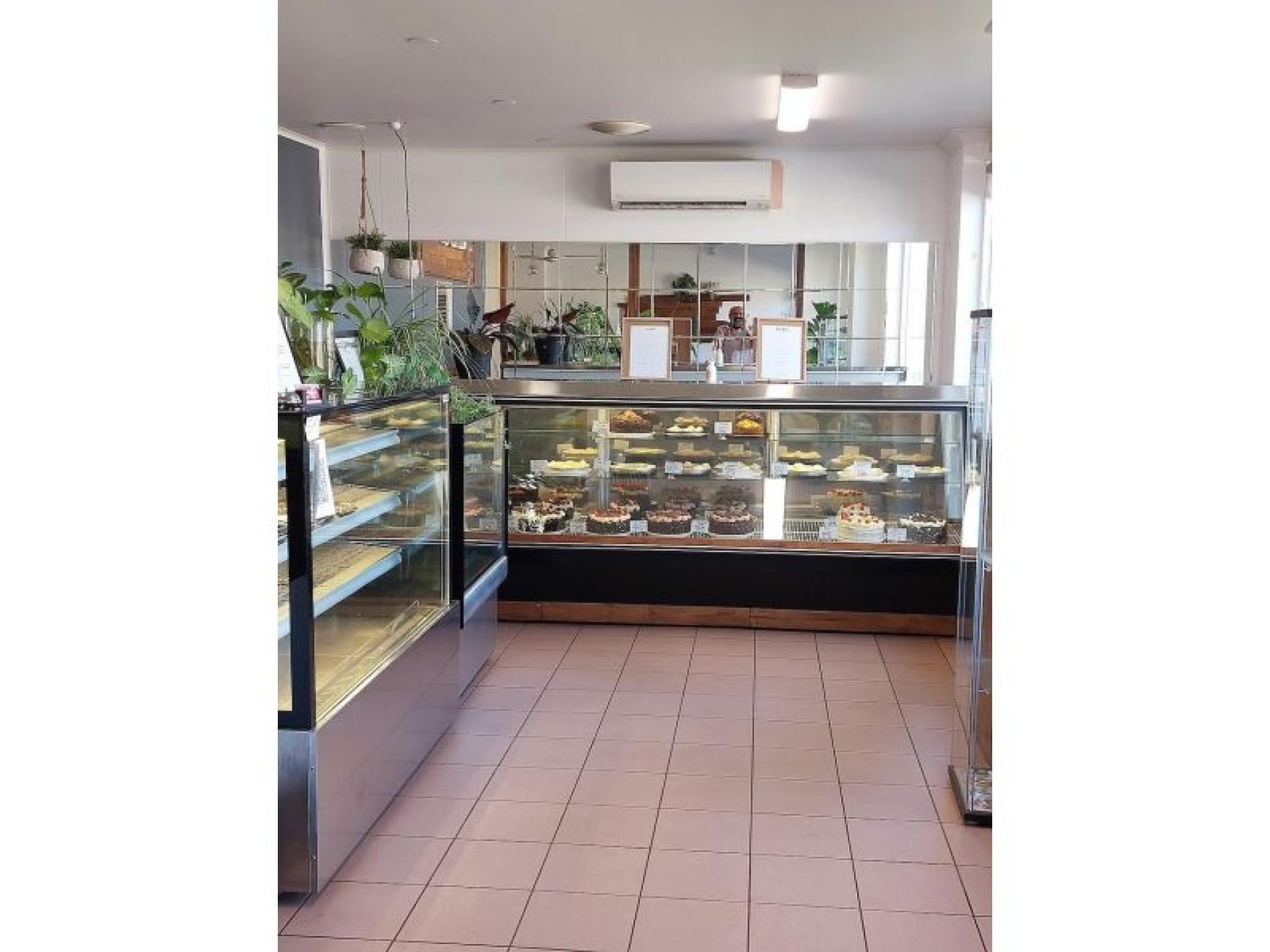 Sold-retail Specialty Cake Shop 594383 3