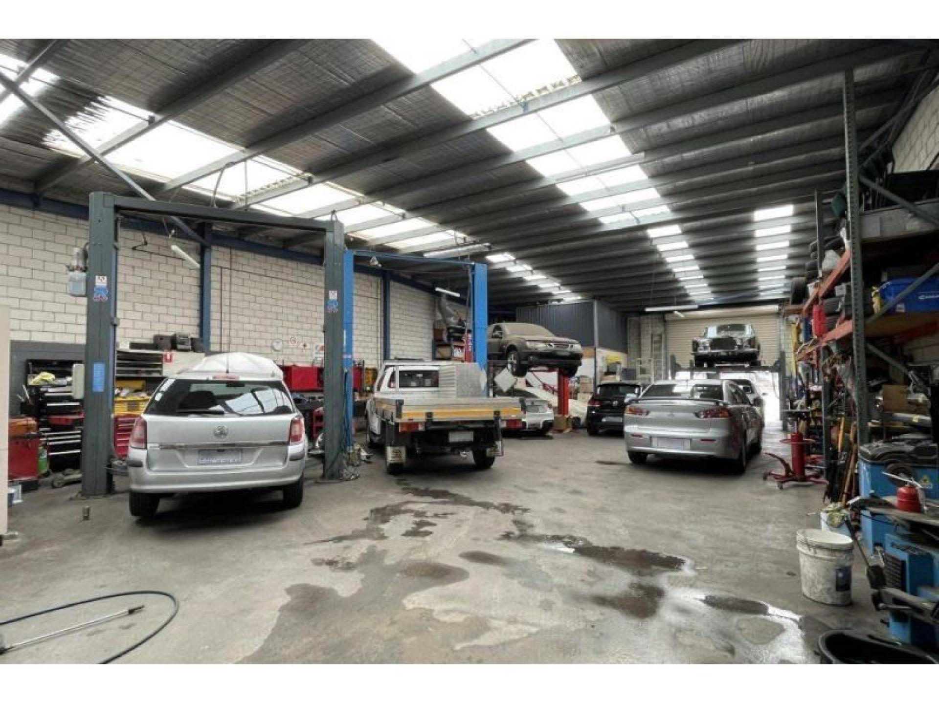 Under Offer - Motor 594404 2