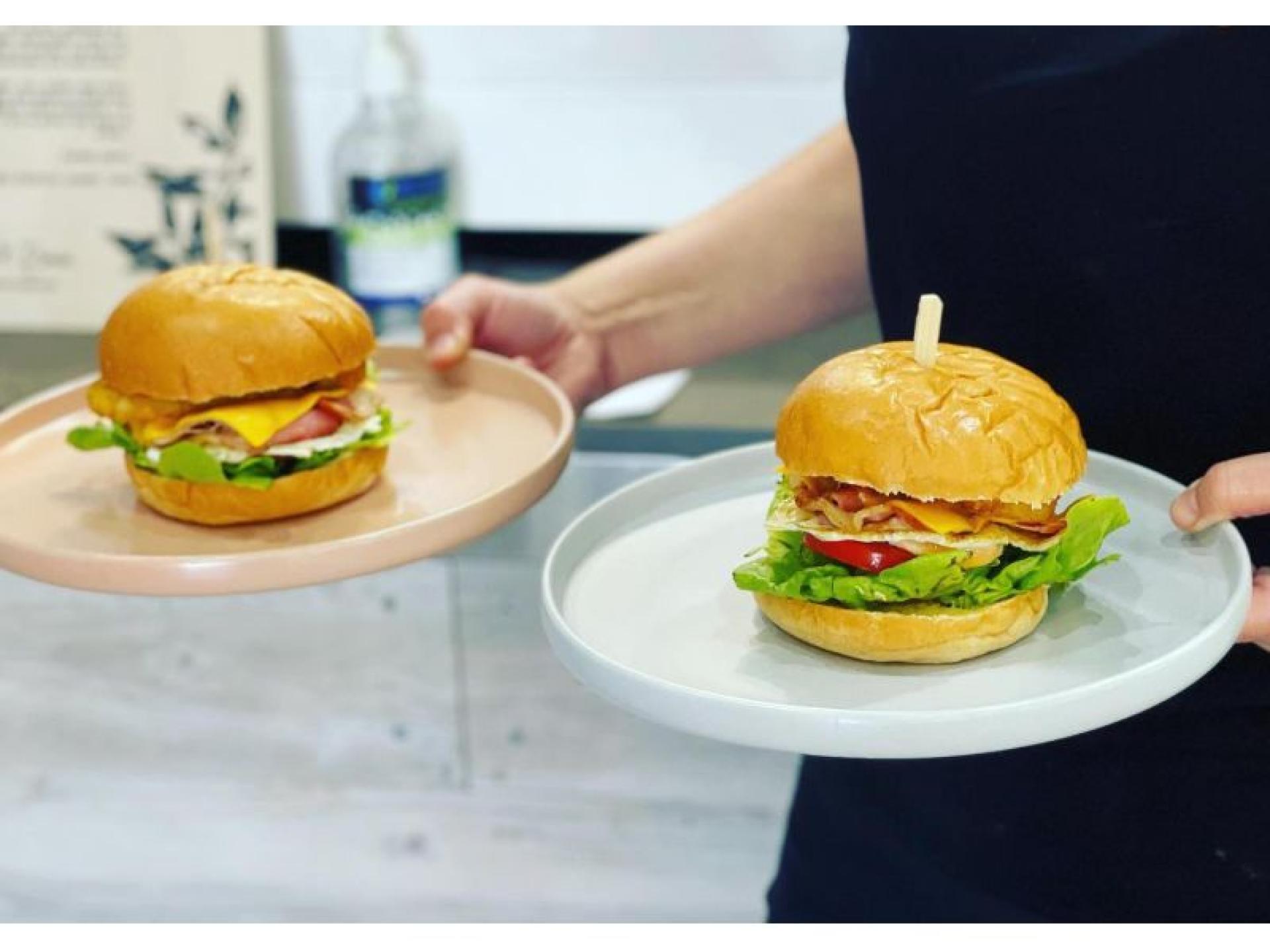 Busy Cafe And Takeaway 594436 1