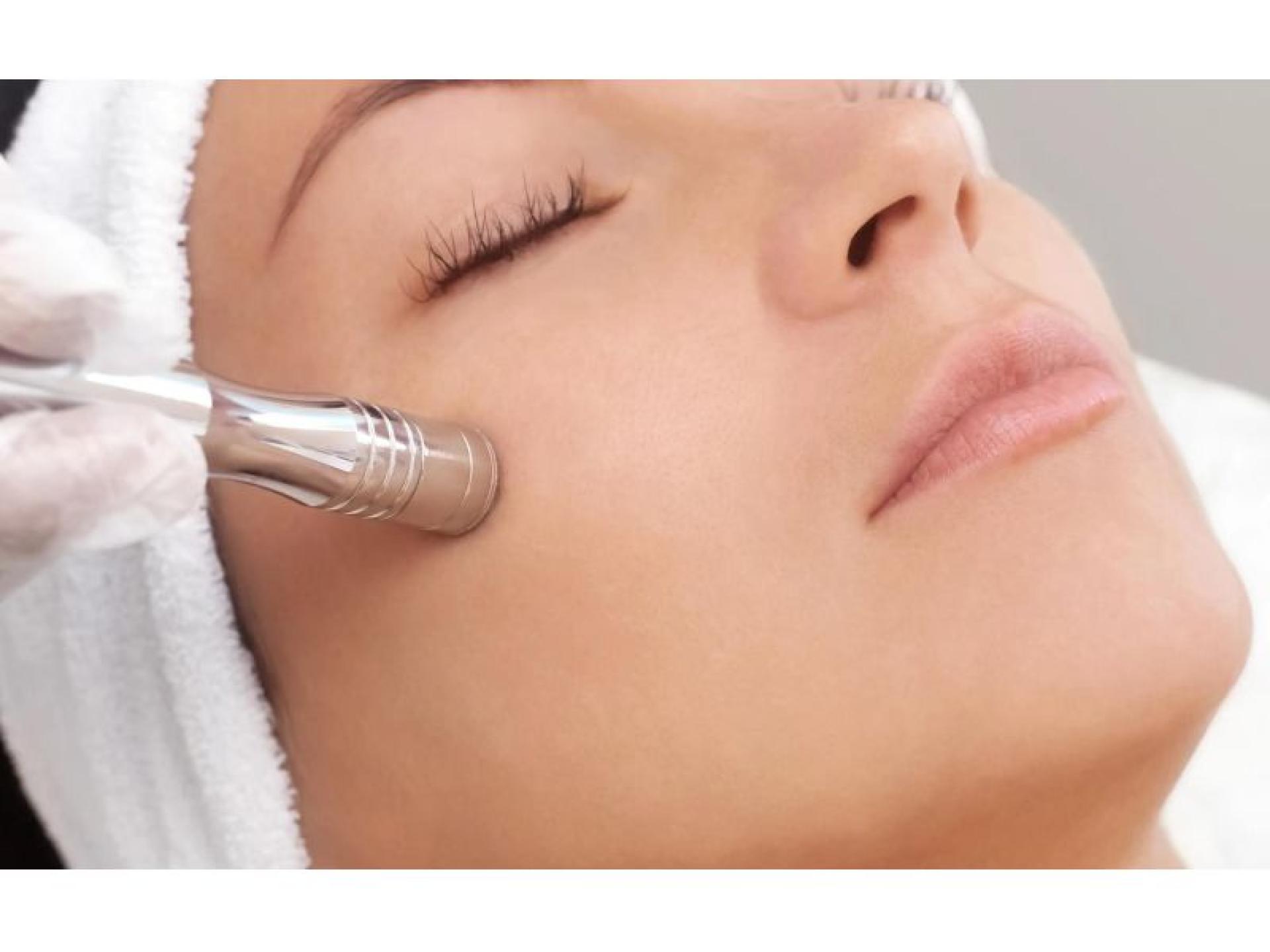Recently Renovated Beauty Salon 594525 1