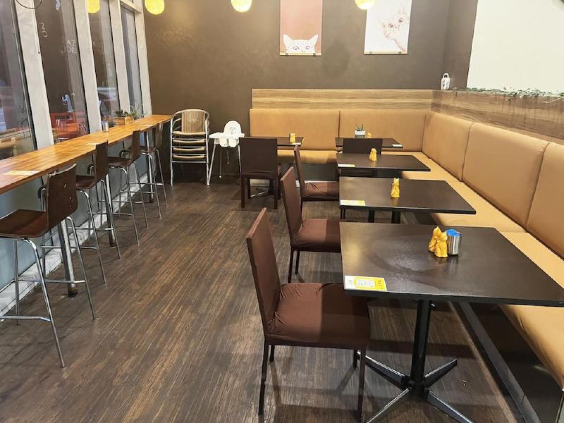 Cafe Style Restaurant On 594534 1