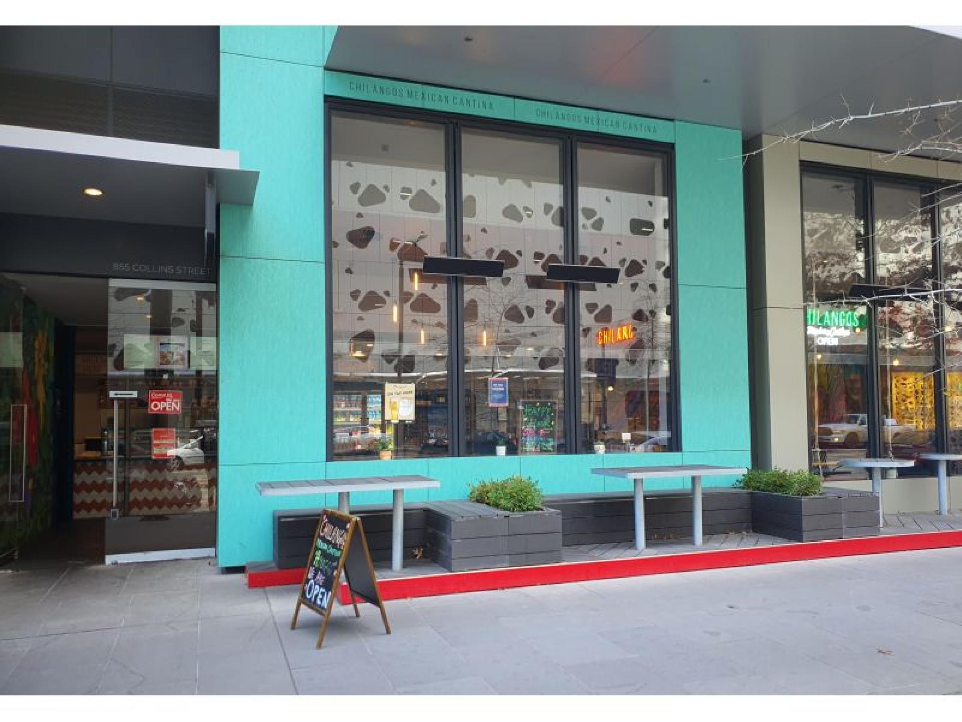 Thriving Mexican Bar And 594549 2