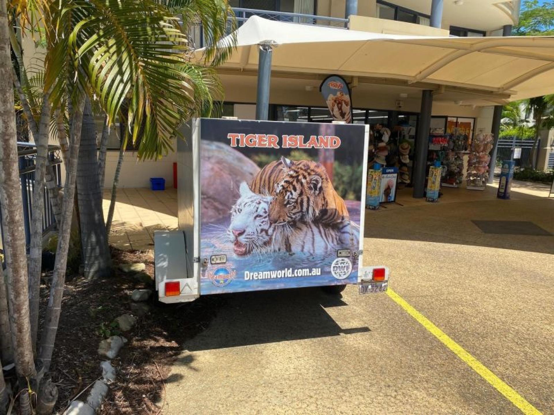 Under Offer-resort Shuttle Bus 594585 3