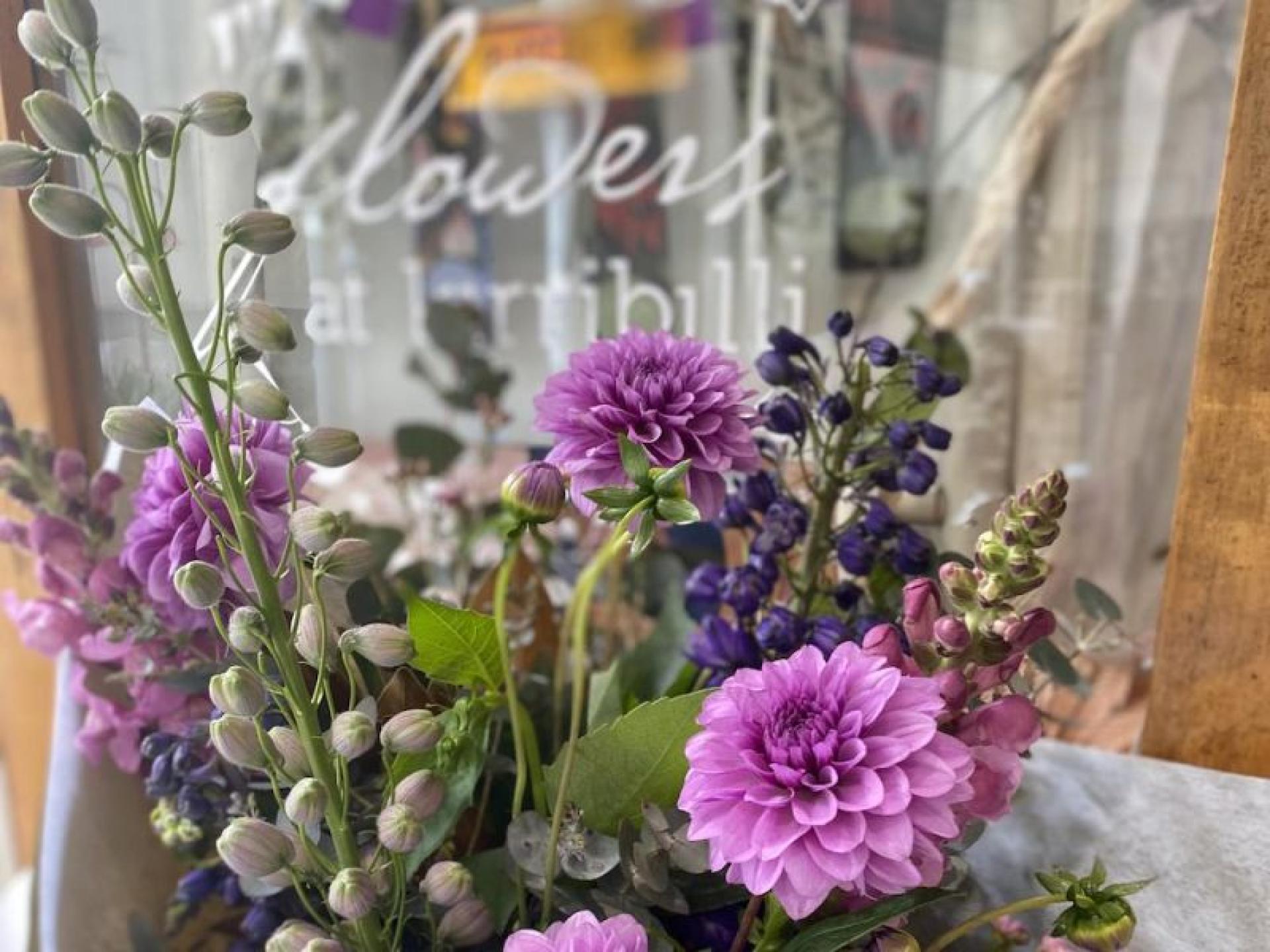 Sold - Florist Gifts 595070 1